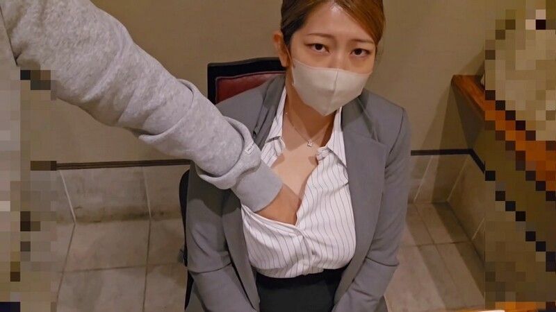 FC2-PPV-4744011 与丰满的已婚人寿保险女士进行车内性爱