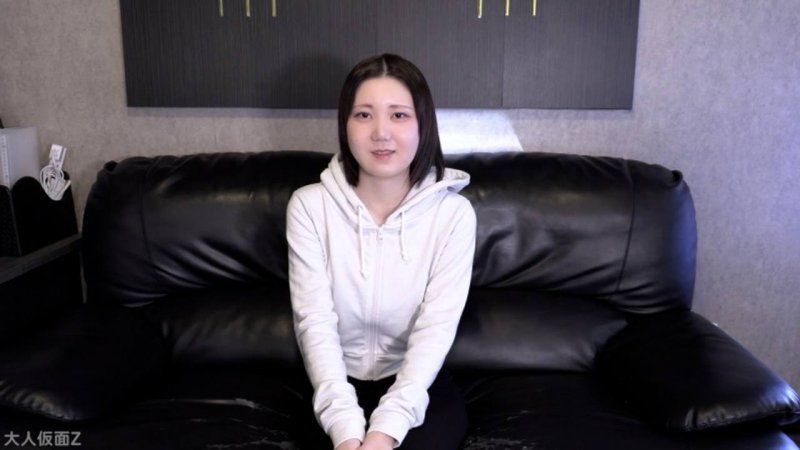 FC2-PPV-4910714 詩乃(19) 鄉下素人第三次拍攝。在屁眼裡插入粗大的按摩棒，並以大翻轉體位將蔬菜塞進陰道與屁眼裡
