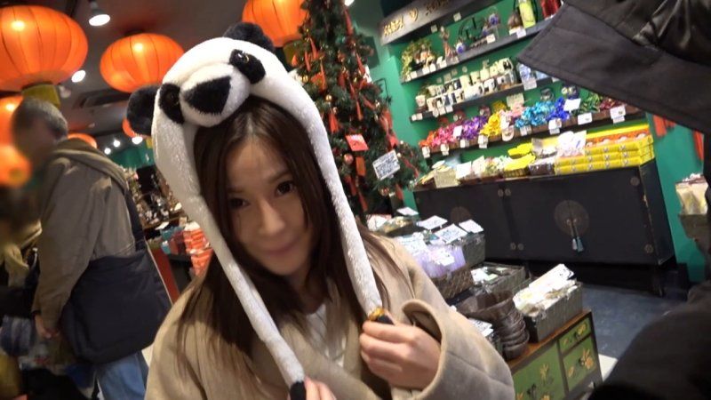 FC2-PPV-4593930 为了回家搭乘末班车，被说着甜言蜜语就打开大腿激烈抽插处罚！！！