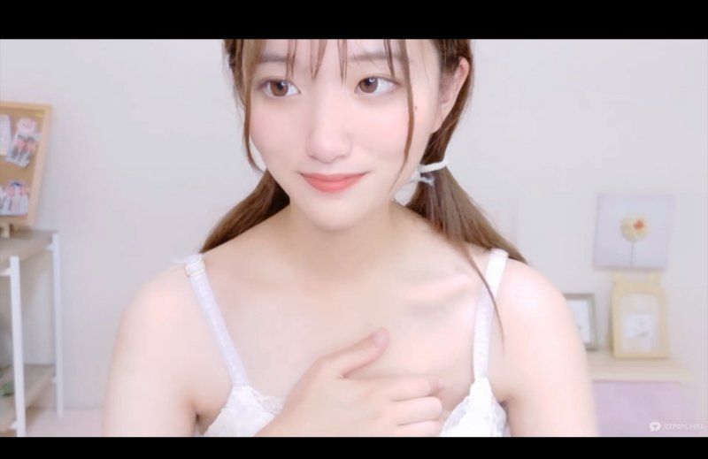 FC2-PPV-4799244 展现大胆掰穴的黑色长髮白皙清纯妹