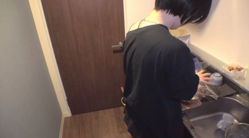 FC2-PPV-4842726 【對不起男友】去他家玩，他為了男友做便當，我打擾他後他想做愛，就在現場做了。